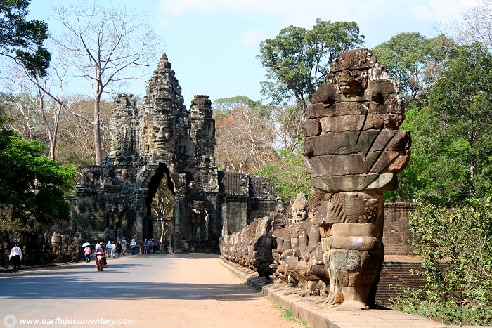 [Image: Angkor-Thom.jpg]