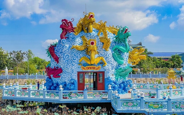 Khám phá chùa Huỳnh Đạo - ngôi chùa rực rỡ sắc màu nổi tiếng An Giang