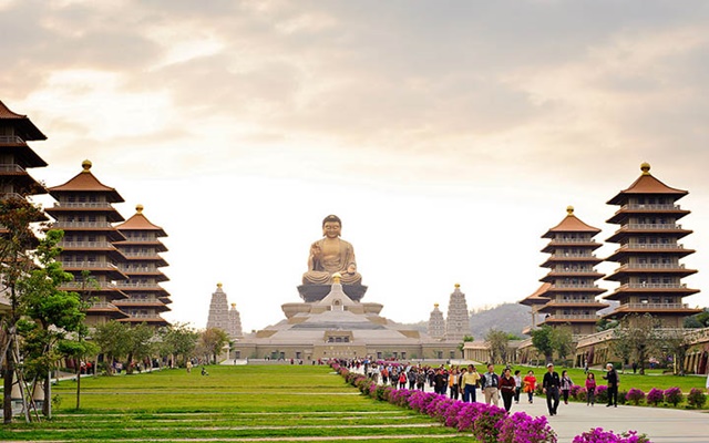 Top 5 ngôi chùa nổi tiếng linh thiêng nhất trong tour du lịch Đài Loan