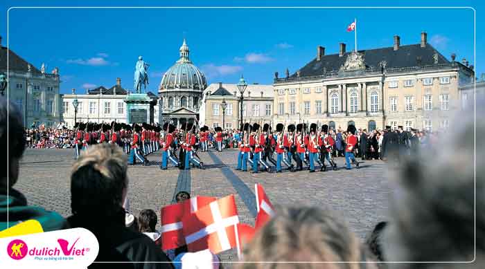 Tour Đan Mạch tham quan Amalienborg Palace