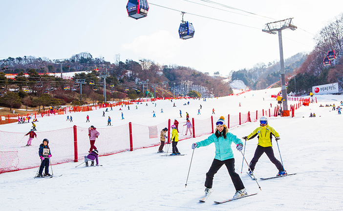Khám phá du lịch Hàn Quốc mùa đông với trò chơi trượt tuyết nhé 