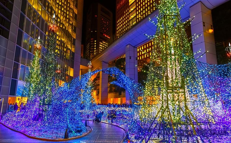 Caretta Shiodome lung linh ánh đèn