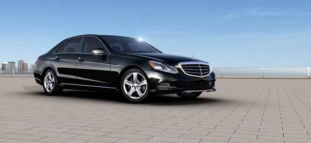 Vẻ đẹp lịch lãm của dòng xe Mercedes E250 thu hút rất nhiều hành khách