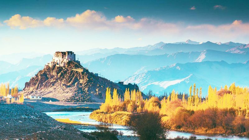Một trong những thắng cảnh tuyệt đẹp của Tây Tạng khi vào mùa thu 