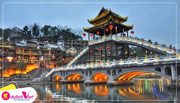 Phượng Hoàng Cổ Trấn