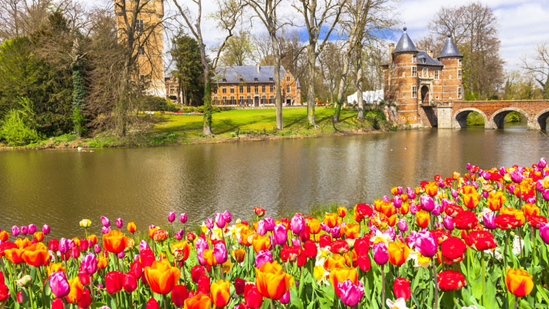 Không chỉ ngắm cảnh, du lịch Bỉ vào mùa xuân bạn còn có dịp tham gia rất nhiều lễ hội đặc biệt 