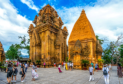 Du lịch mùa Thu - Tour Nha Trang - Tháp Bà Ponagar - Chùa Long Sơn - Vinwonders từ Sài Gòn 2022