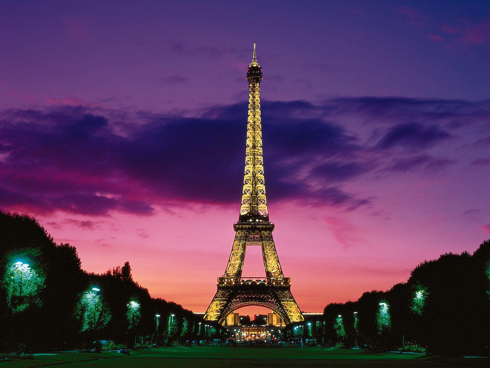 Du lịch Pháp - Tham quan tháp Eiffel vào buổi tối