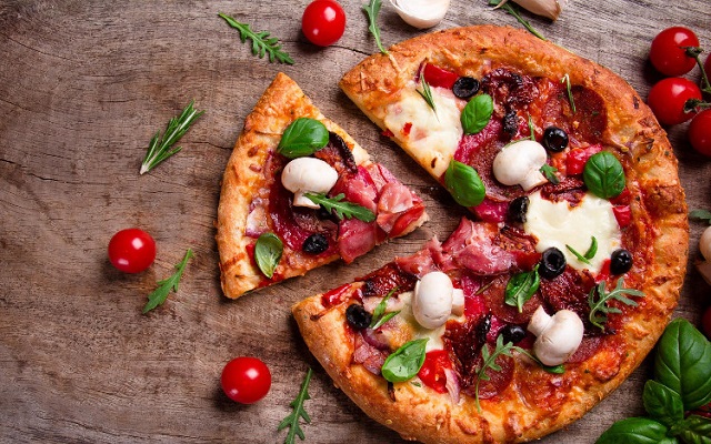 Pizza là món ăn nổi tiếng tại Mỹ