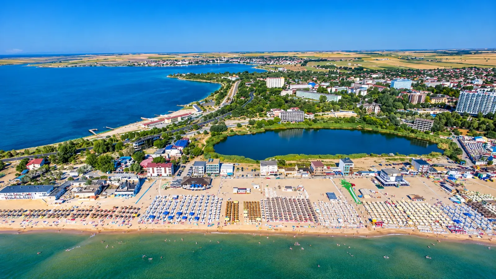 Bờ biển và bãi cát tại khu nghỉ dưỡng Eforie Nord thuộc Constanța Romania