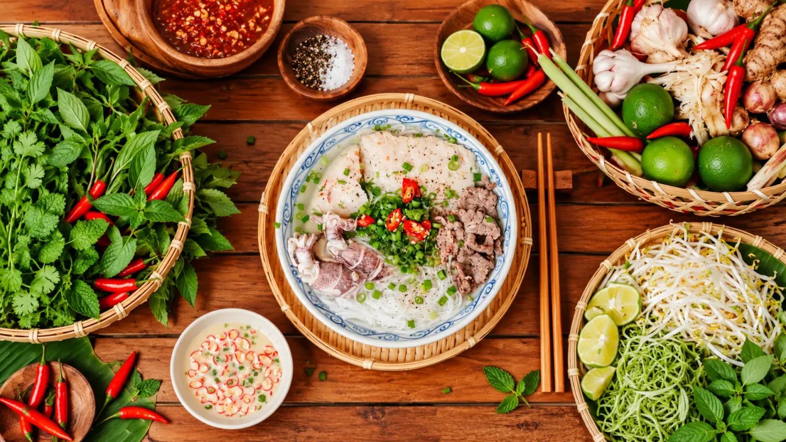 Bún quậy ẩm thực địa phương trong bài du lịch Phú Quốc