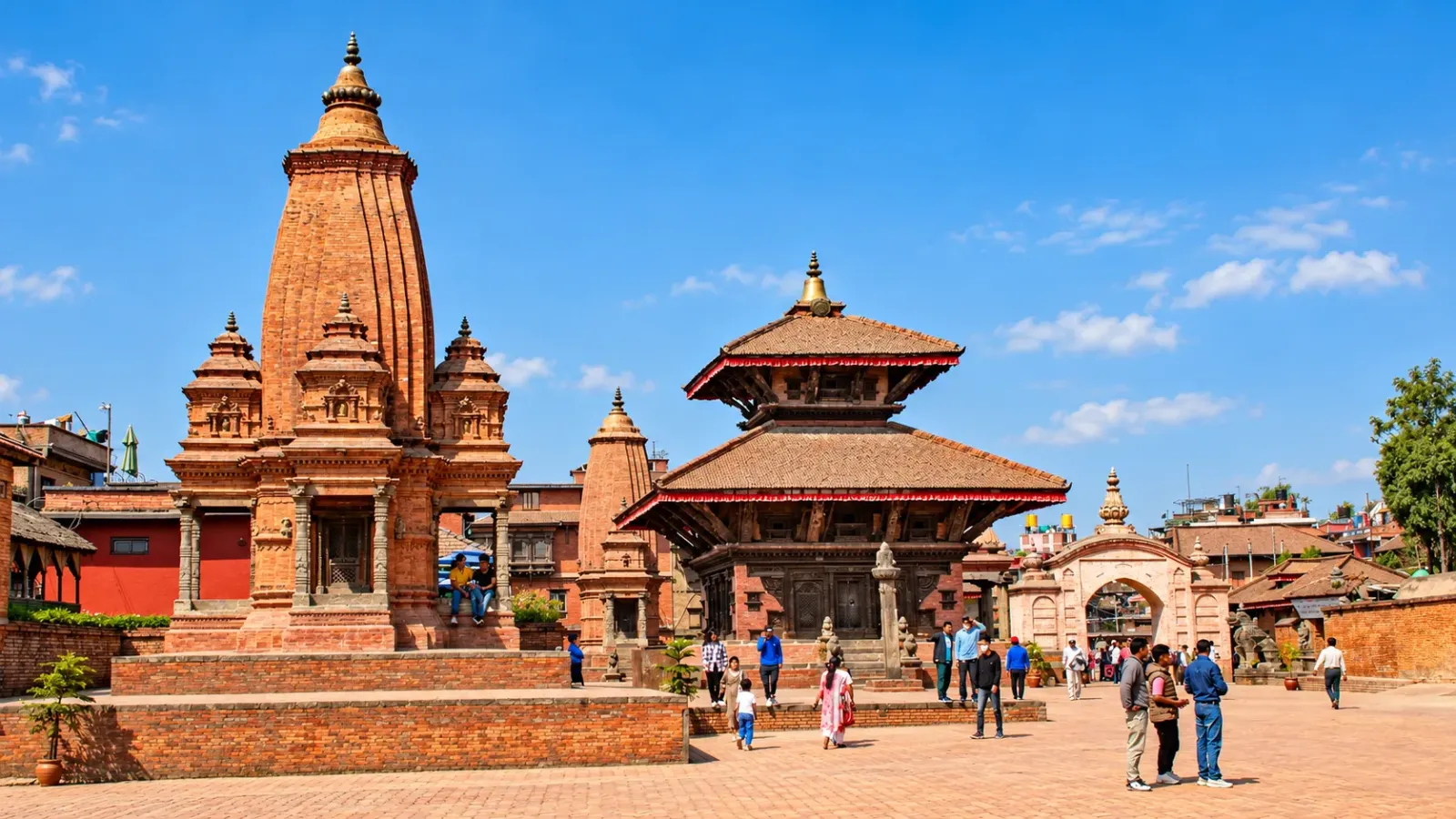 Các công trình đền tháp bằng gạch đỏ và kiến trúc gỗ tại khu phố cổ Bhaktapur Nepal
