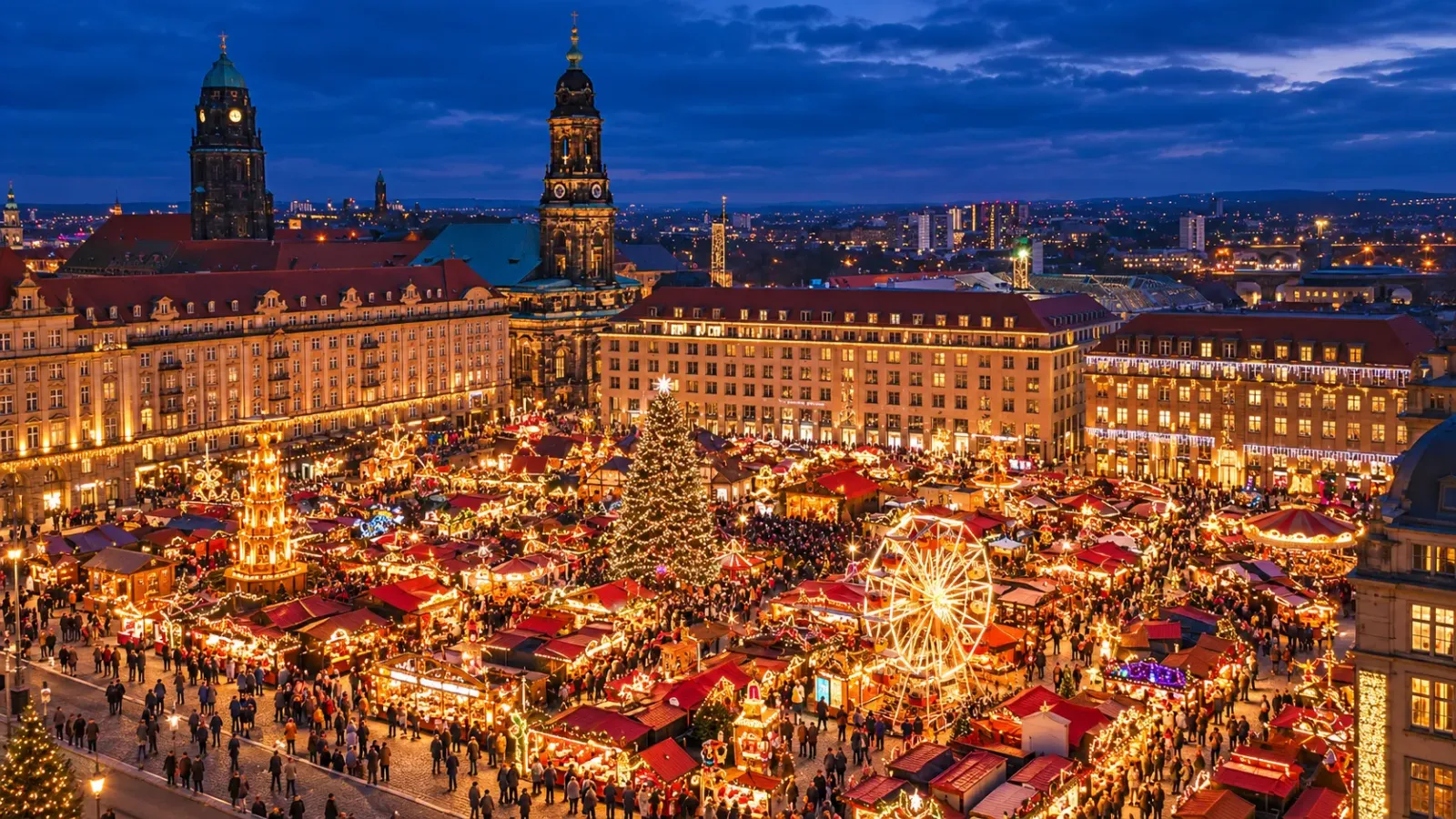 Các gian hàng hội chợ Giáng sinh Striezelmarkt tại quảng trường Altmarkt ở Dresden Đức