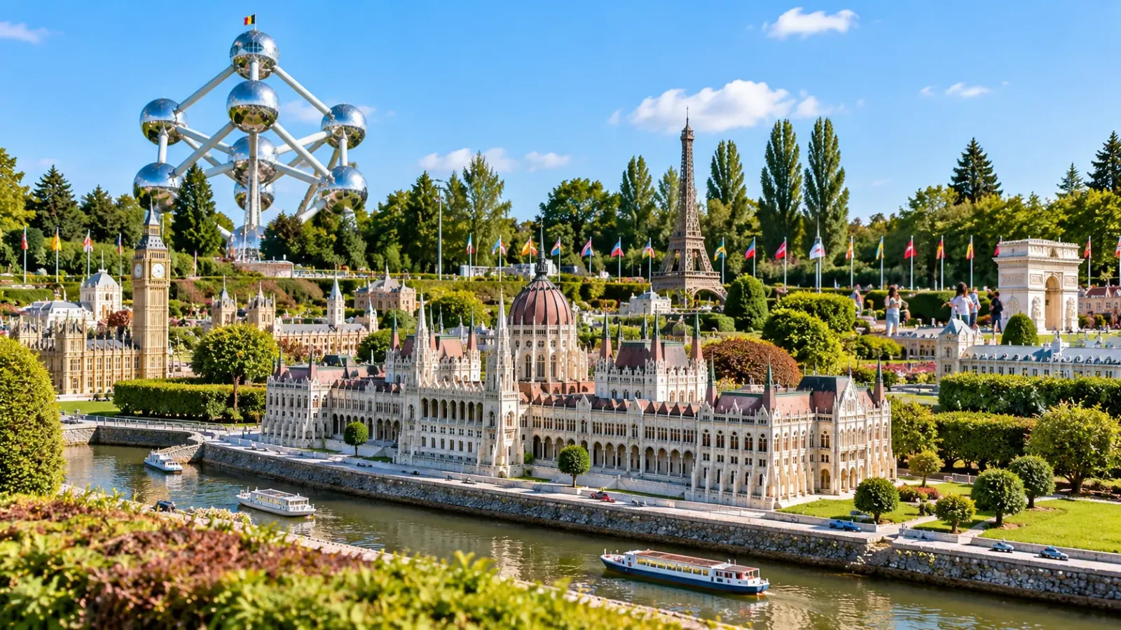 Các mô hình công trình châu Âu thu nhỏ trong công viên Mini-Europe tại Brussels, Bỉ