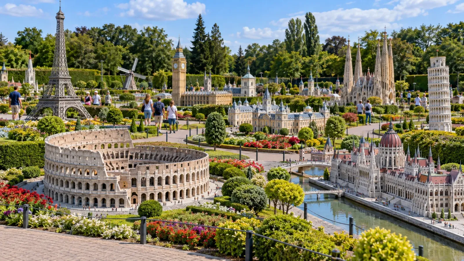 Các mô hình kiến trúc châu Âu thu nhỏ tỷ lệ 1 trên 25 trong công viên Mini-Europe tại Brussels.
