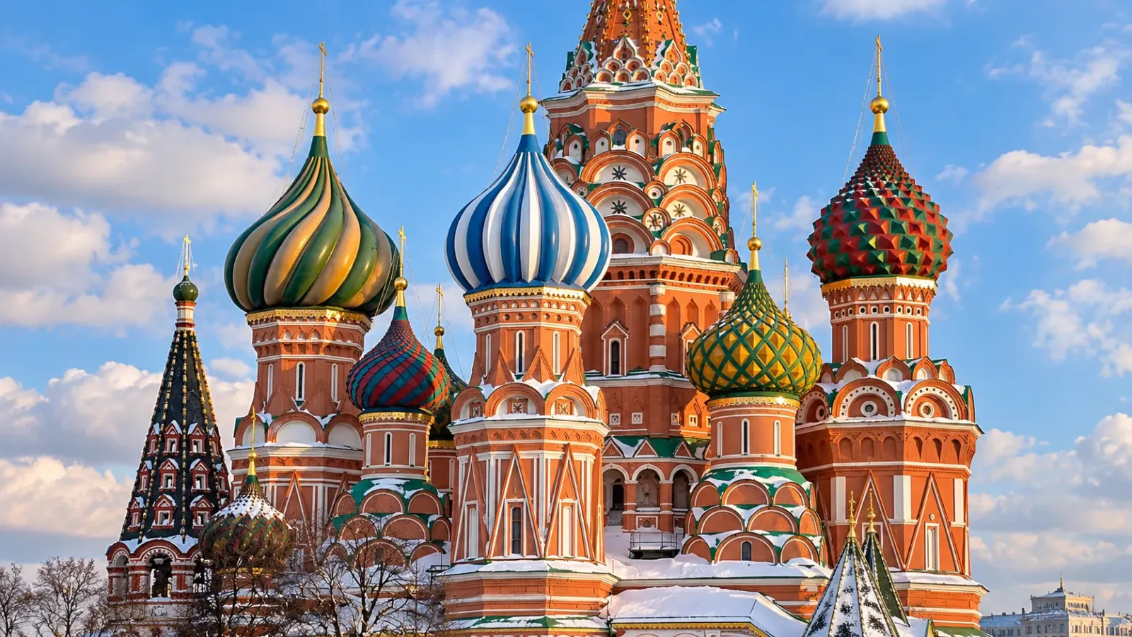 Cận cảnh những mái vòm củ hành nhiều màu và họa tiết trang trí trên Nhà thờ Thánh Basil ở Moscow
