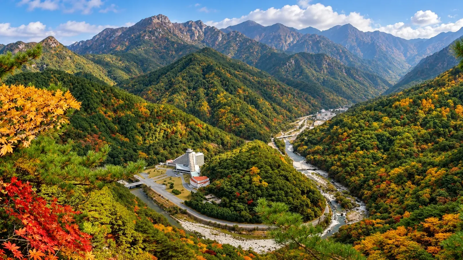 Cảnh quan núi Myohyang với các dãy núi và thung lũng tại Triều Tiên
