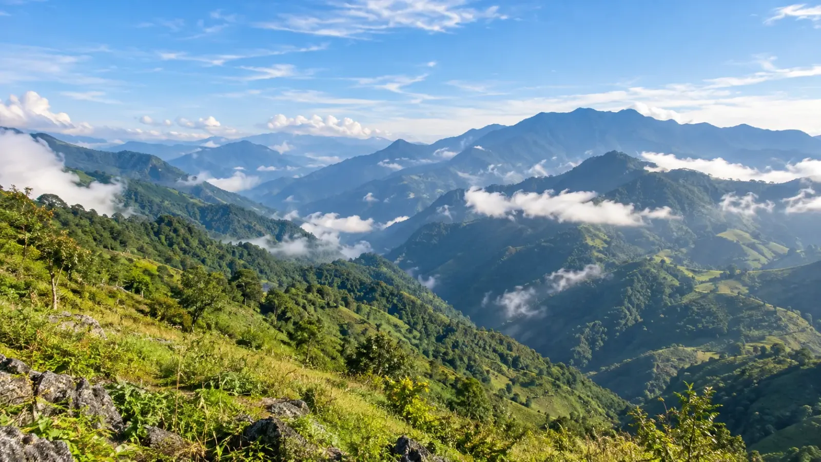 Cảnh quan vùng núi Phya Khao tại khu vực Chợ Đồn cũ