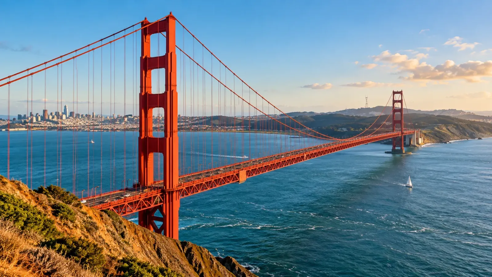 Cầu Golden Gate bắc qua vịnh San Francisco tại California