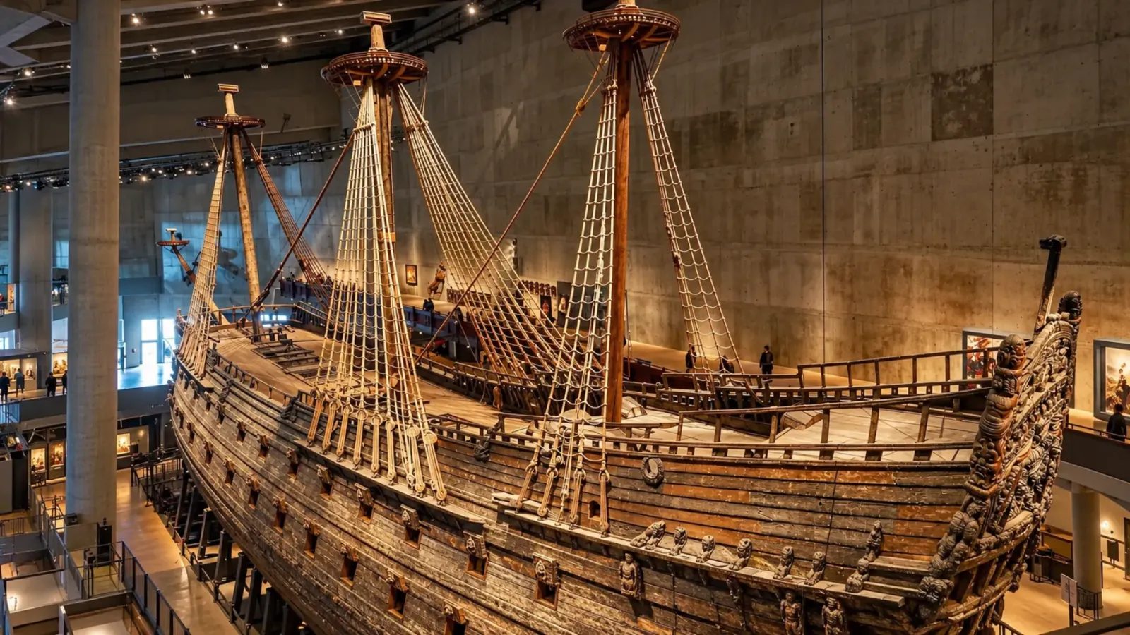 Con tàu chiến Vasa thế kỷ XVII được trưng bày bên trong Bảo tàng Vasa ở Stockholm