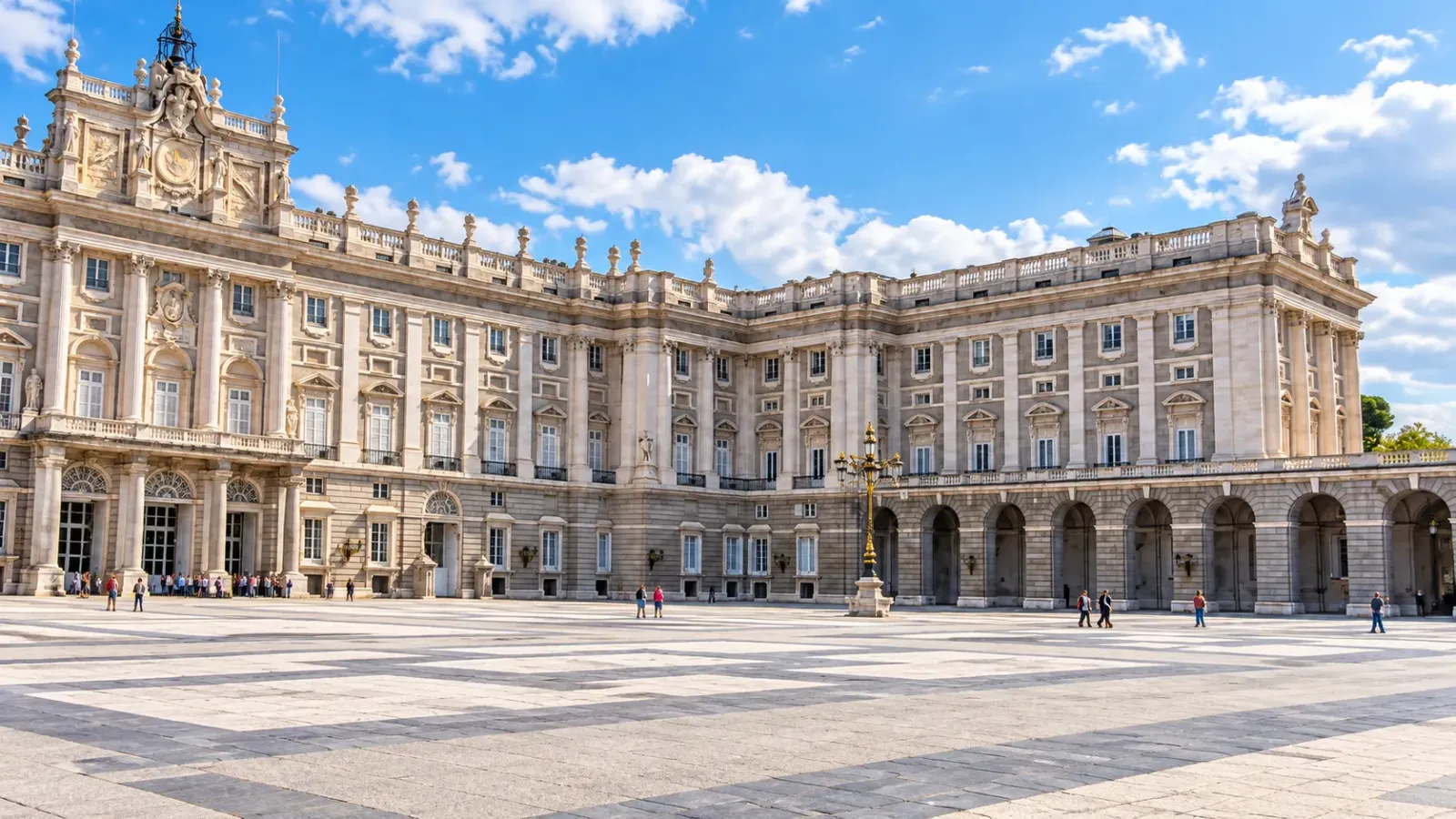 Cung điện Hoàng gia Madrid và không gian kiến trúc lịch sử tại thủ đô Tây Ban Nha