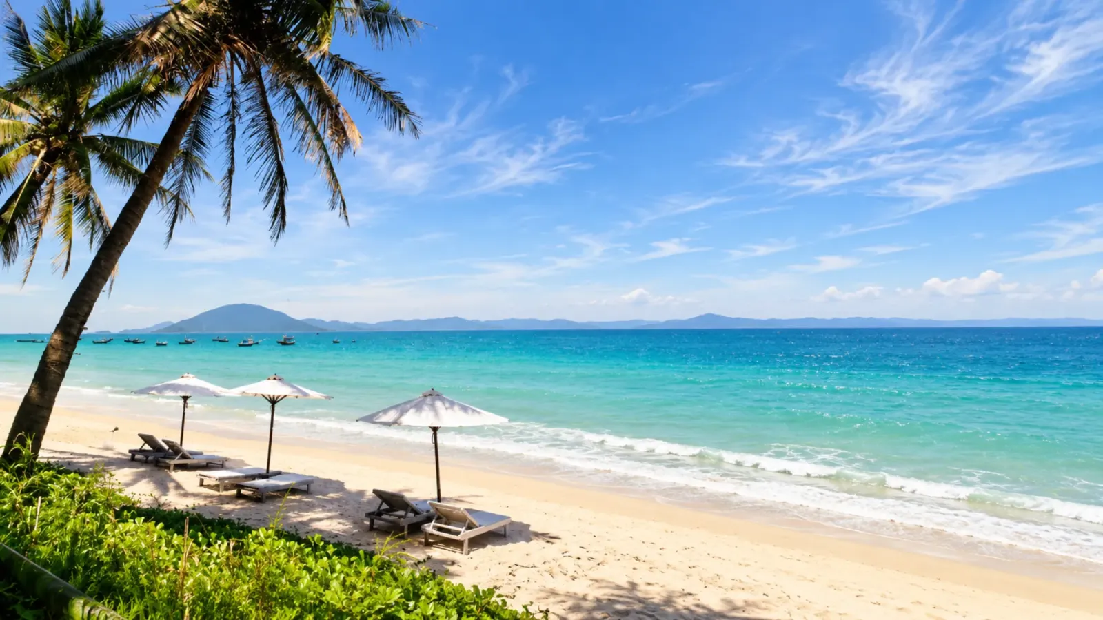 Dải cát và bờ biển Dốc Lết tại khu vực Ninh Hòa, Khánh Hòa