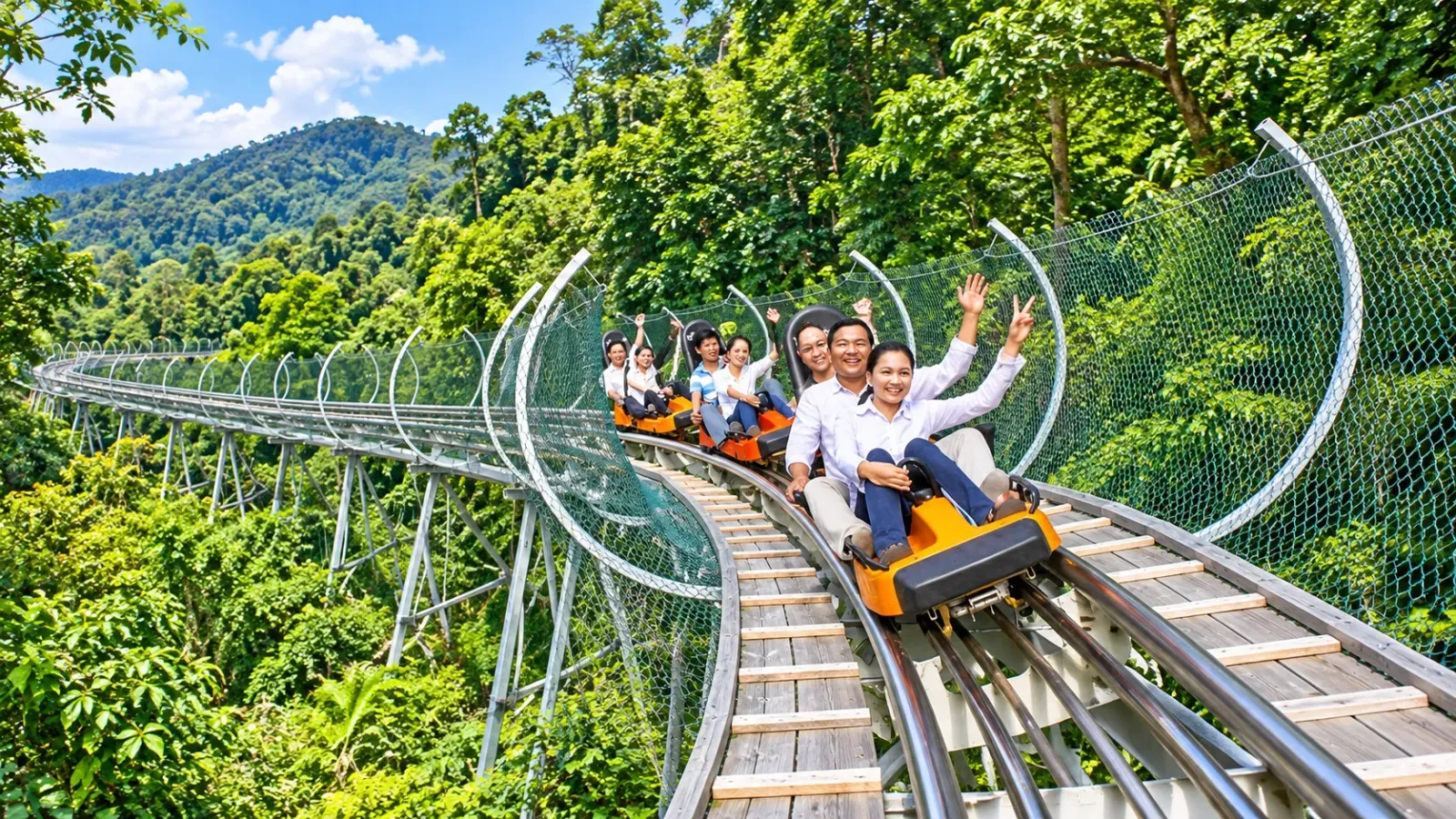 Hệ thống xe trượt núi Tà Pang tại khu du lịch Mũi Nai Hà Tiên.
