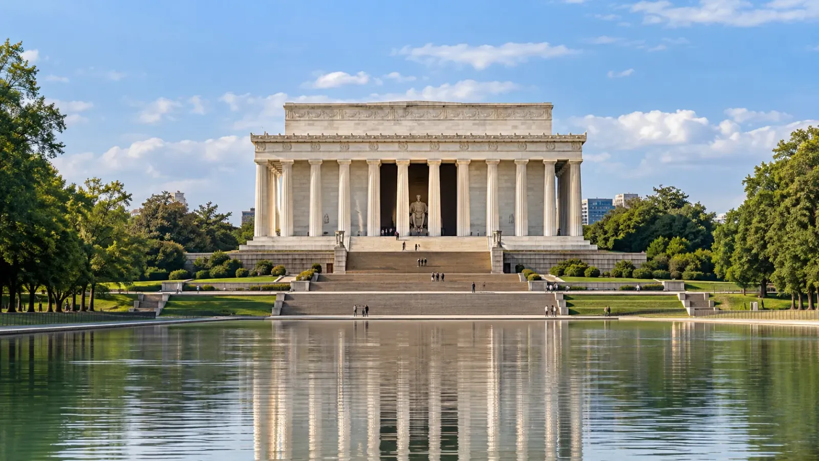 Hình minh họa Nhà tưởng niệm Lincoln tại Washington D.C. với hàng cột lớn và mặt nước phản chiếu phía trước.