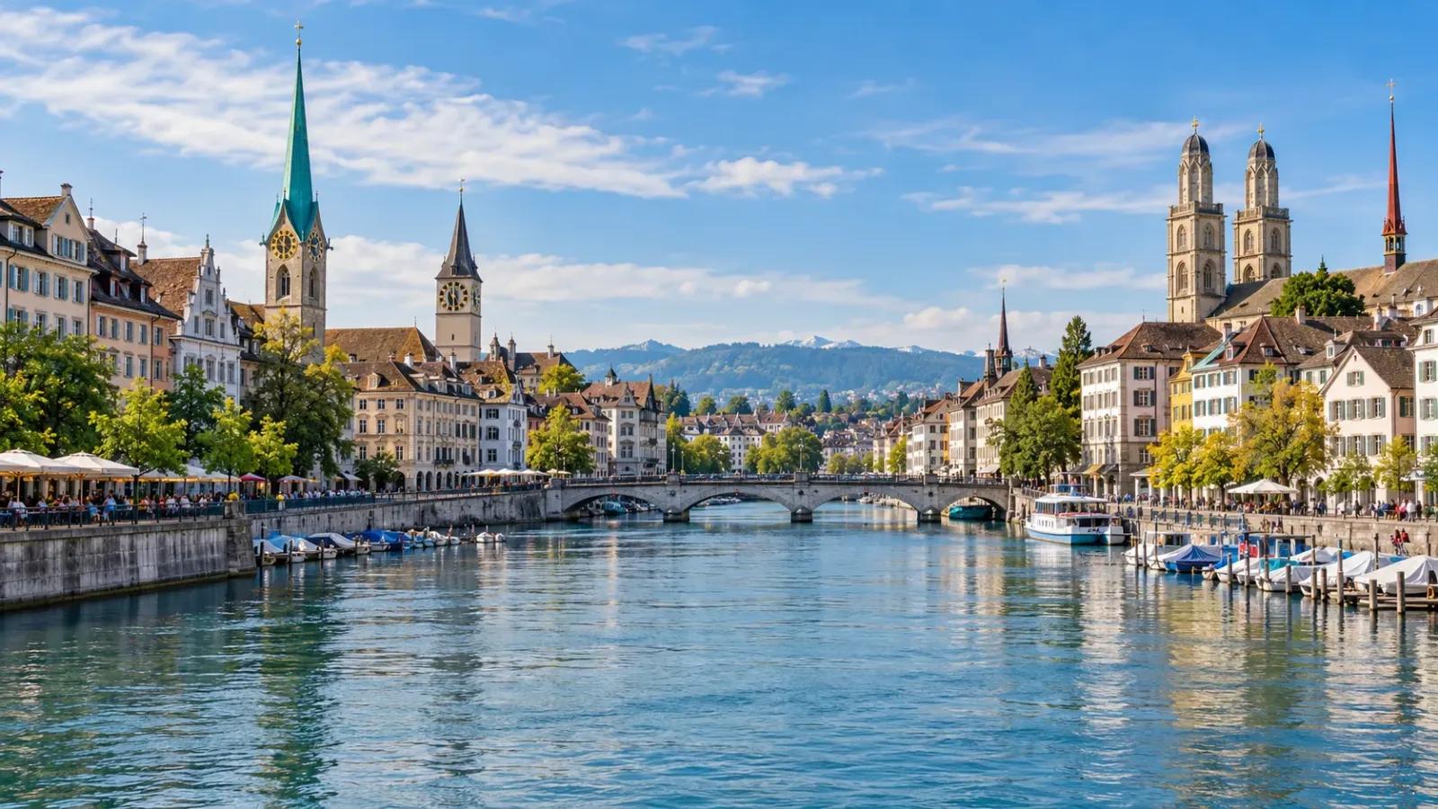 Khu phố cổ Zurich và những tòa nhà lịch sử bên sông Limmat tại Thụy Sĩ