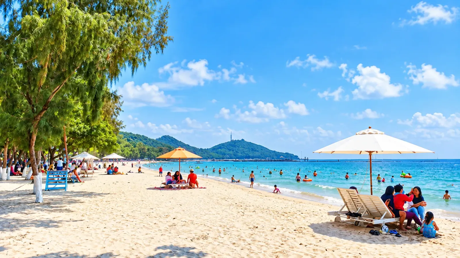 Khung cảnh tắm biển tại khu du lịch Mũi Nai Hà Tiên.
