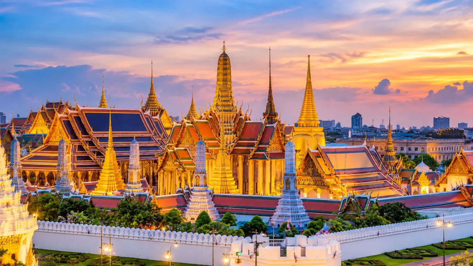 Kiến trúc Chùa Phật Ngọc Wat Phra Kaew trong quần thể Grand Palace ở Bangkok