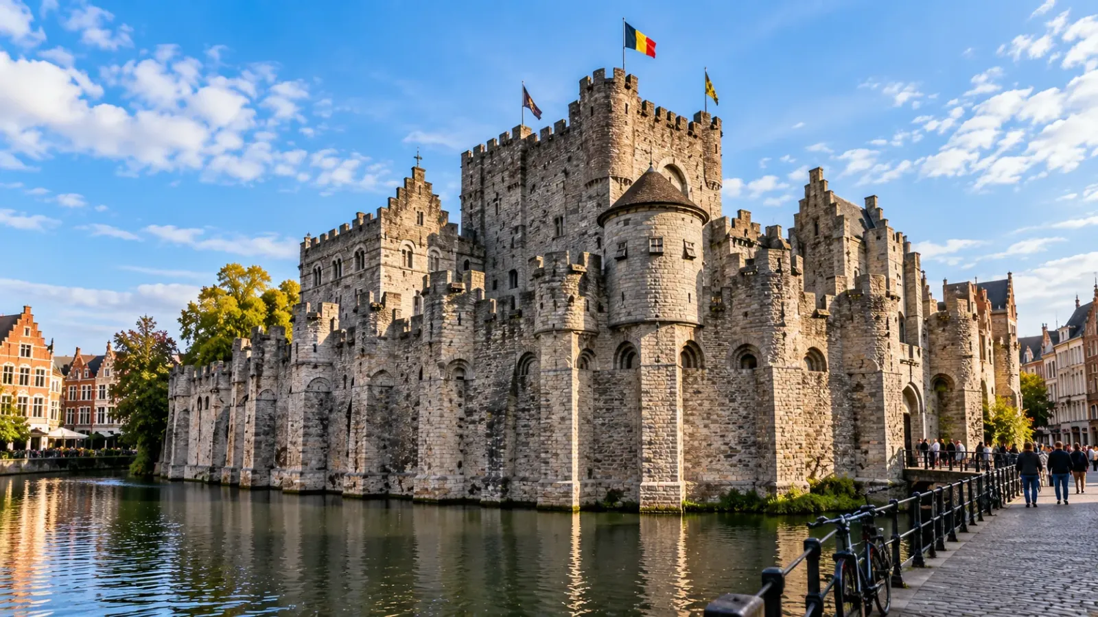 Lâu đài Gravensteen với kiến trúc thành lũy trung cổ tại Ghent