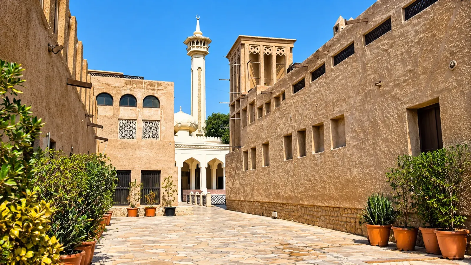 Lối đi nhỏ và những ngôi nhà có tháp gió truyền thống trong khu phố cổ Al Fahidi Dubai