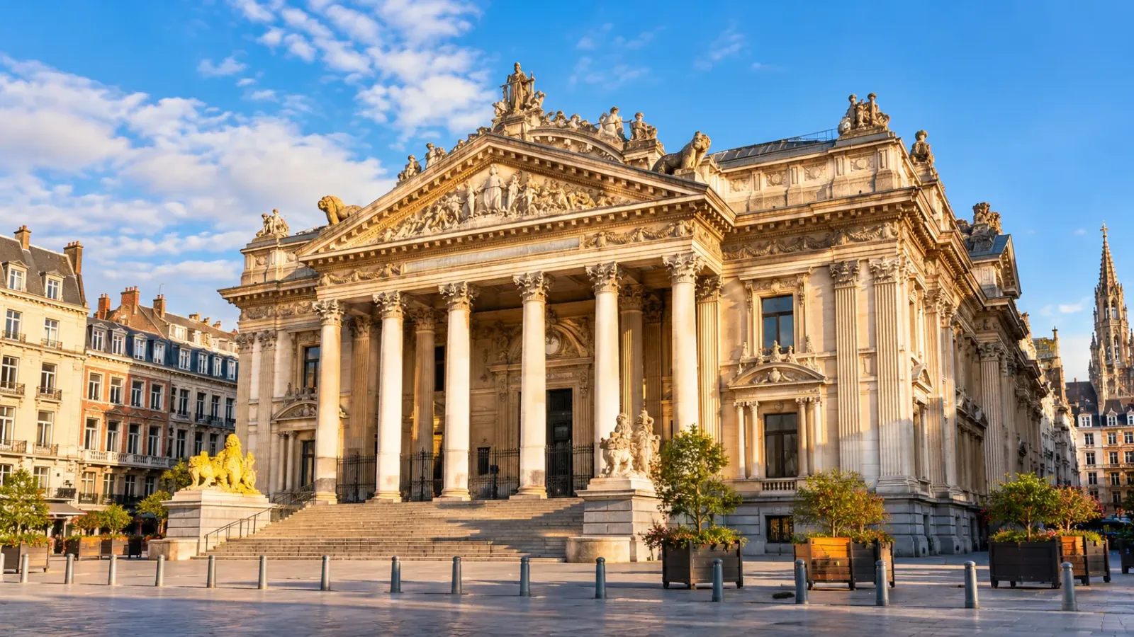 Mặt ngoài tòa Bourse lịch sử ở trung tâm Brussels