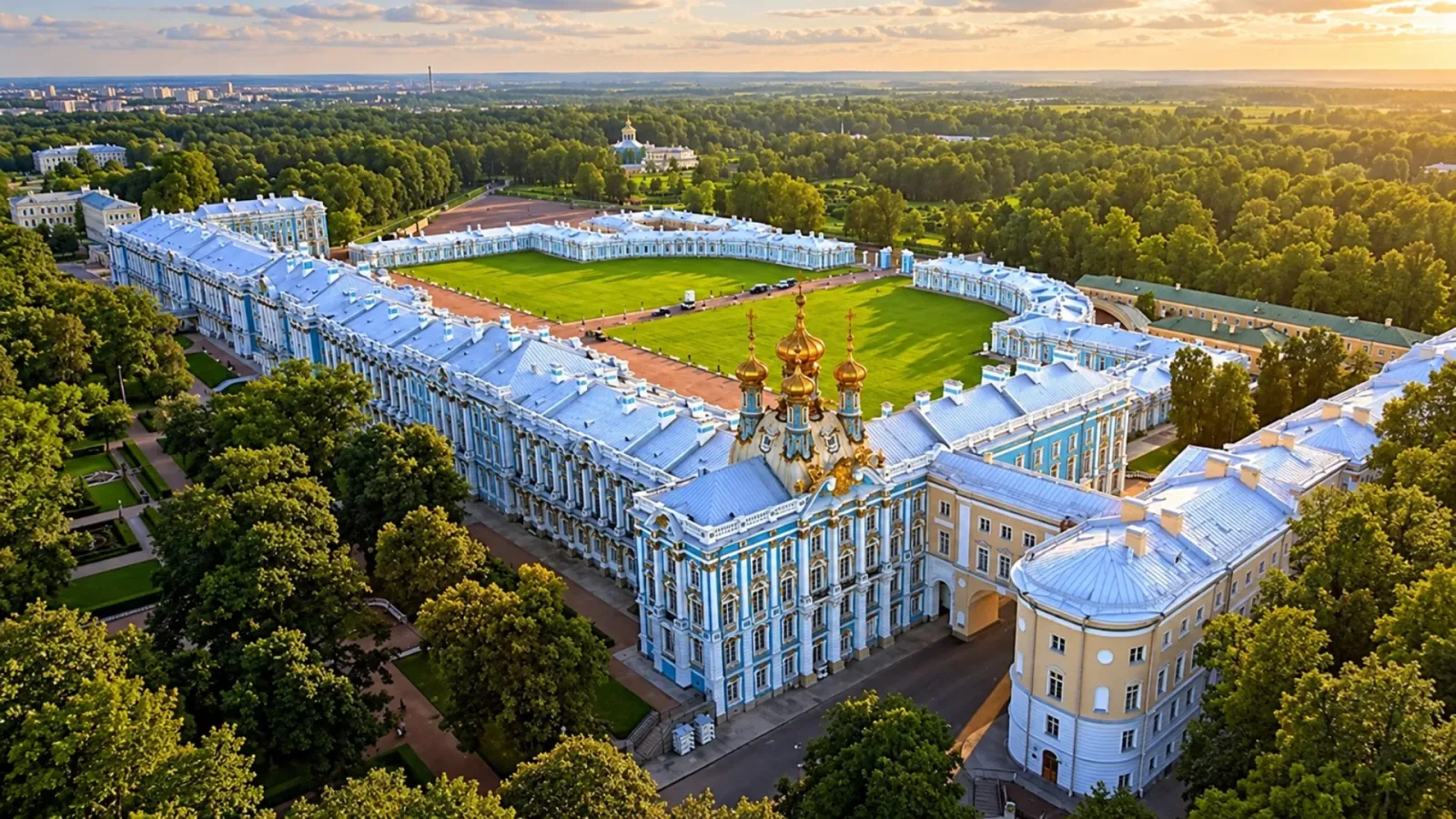 Mặt tiền Cung điện Catherine với kiến trúc Rococo tại Tsarskoye Selo, Nga