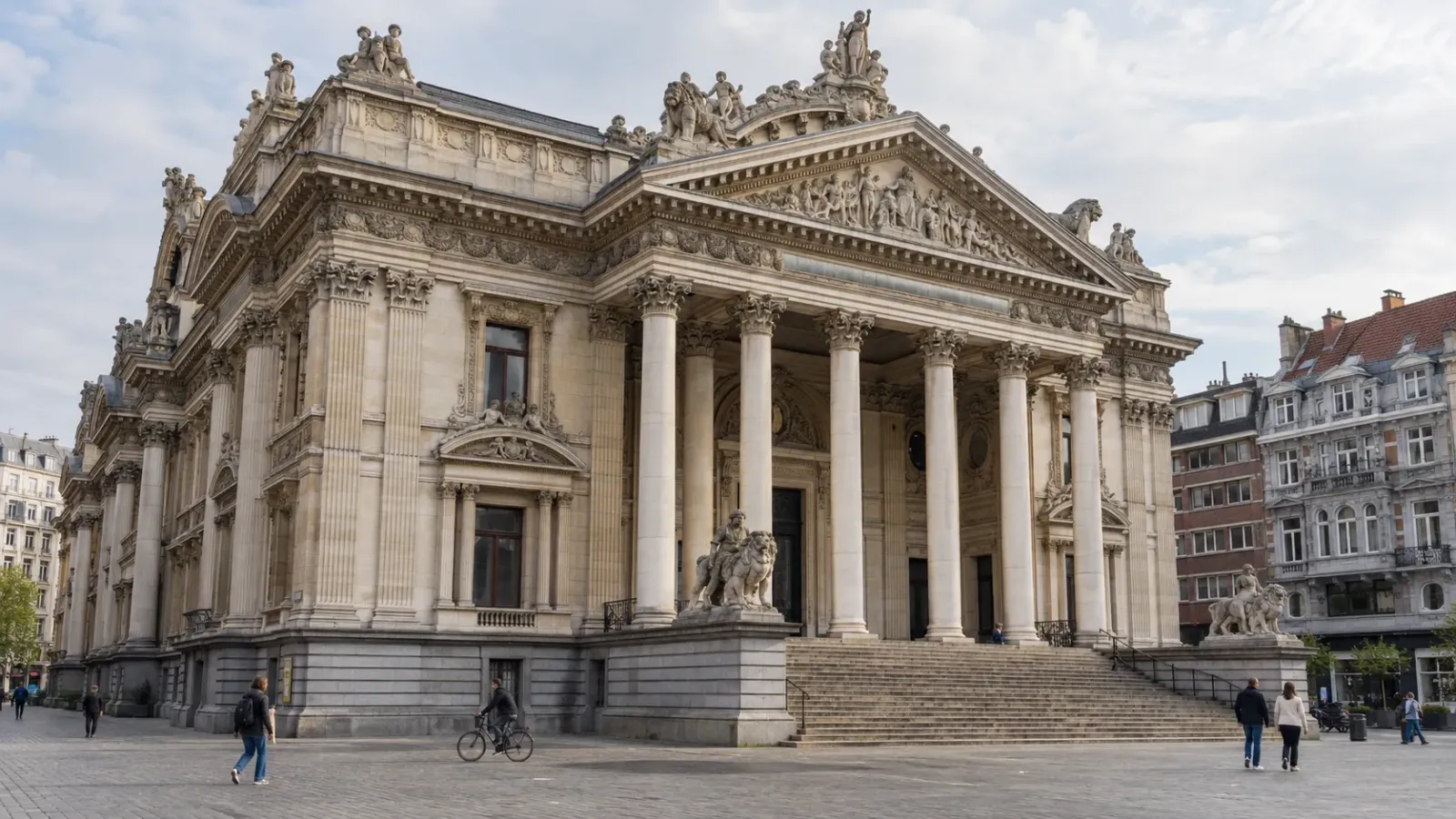Mặt tiền tòa nhà Bourse Brussels với hàng cột lớn và các chi tiết trang trí