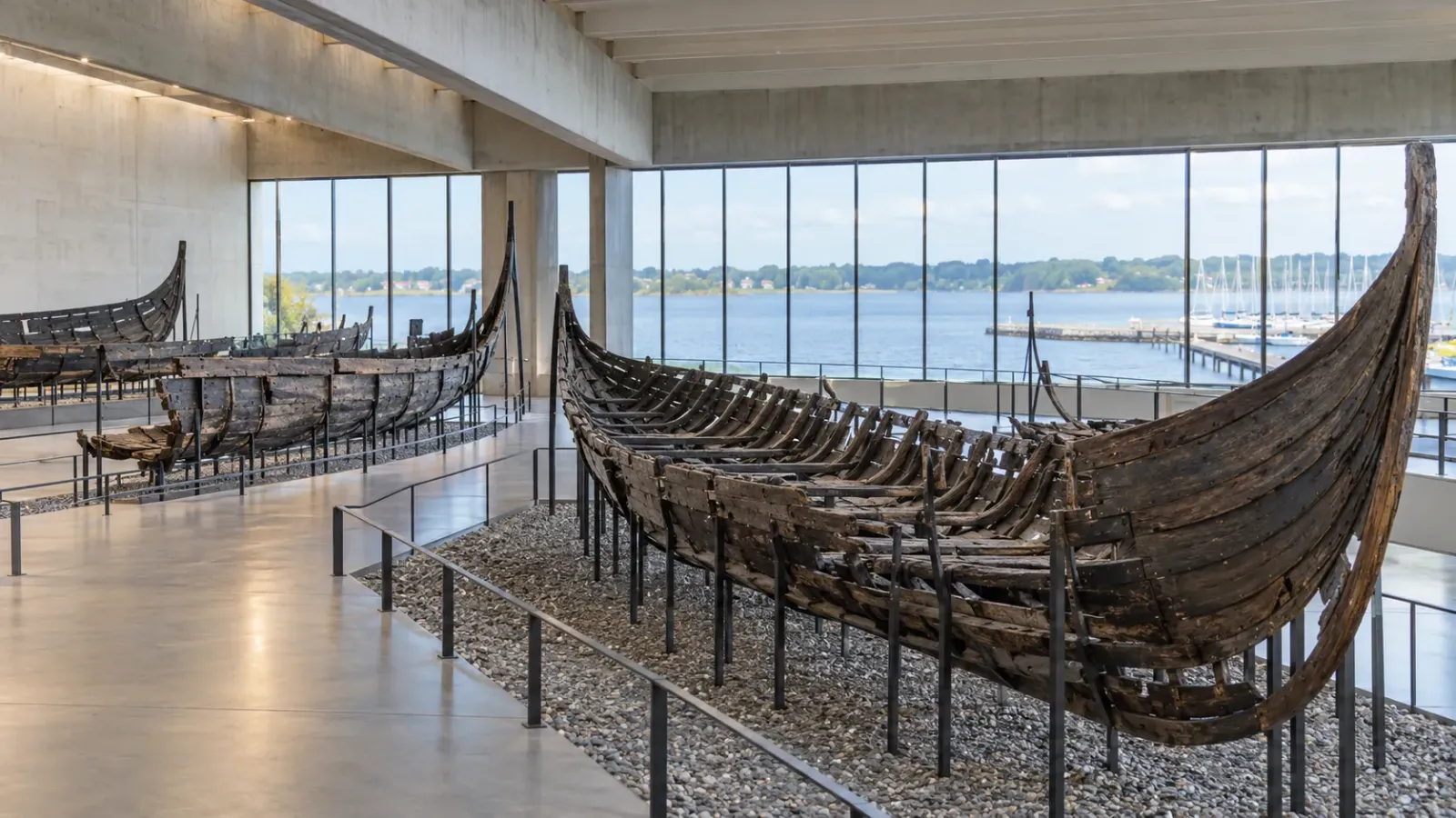 Những phần còn lại nguyên gốc của các tàu Viking Skuldelev được trưng bày tại Viking Ship Museum ở Roskilde, Đan Mạch.