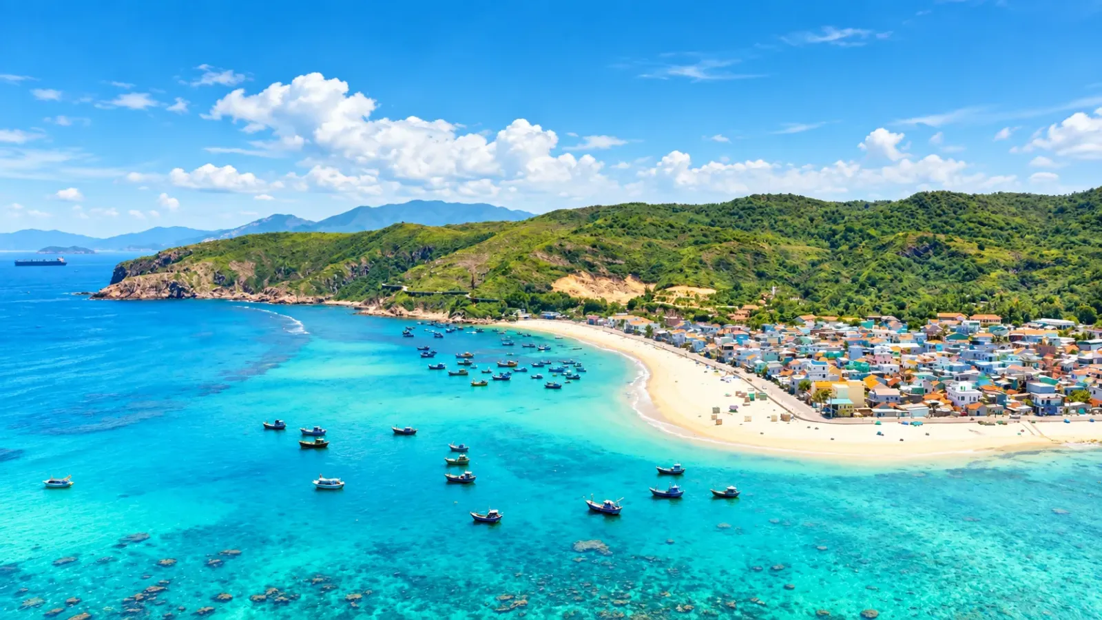 Phong cảnh biển Quy Nhơn trong chuyến du lịch tự túc mùa hè
