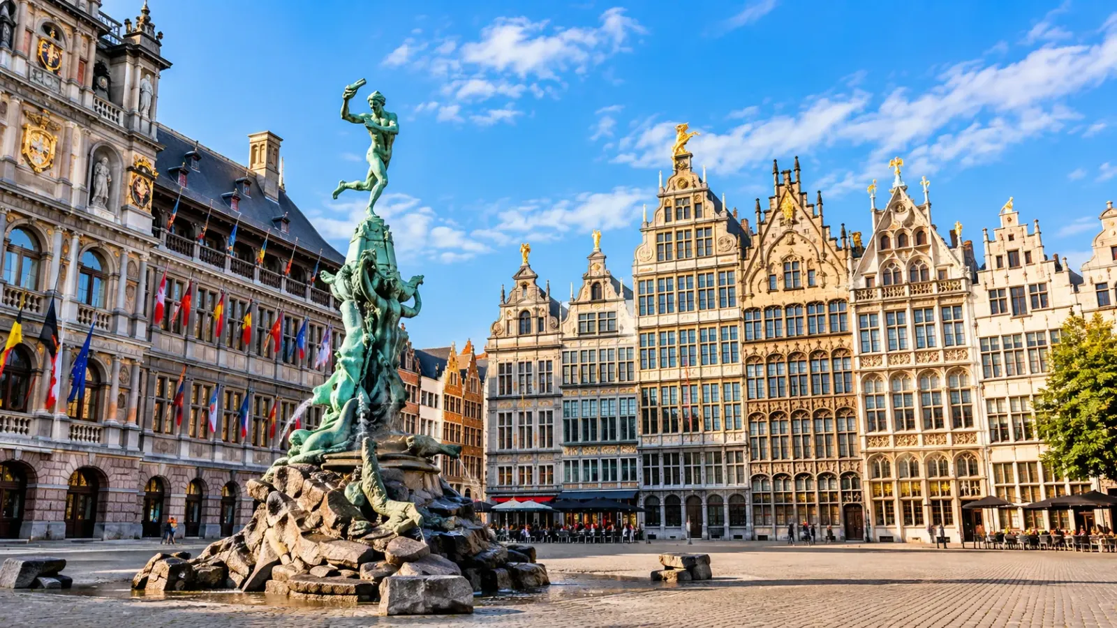 Quảng trường Grote Markt tại Antwerp với các công trình kiến trúc lịch sử