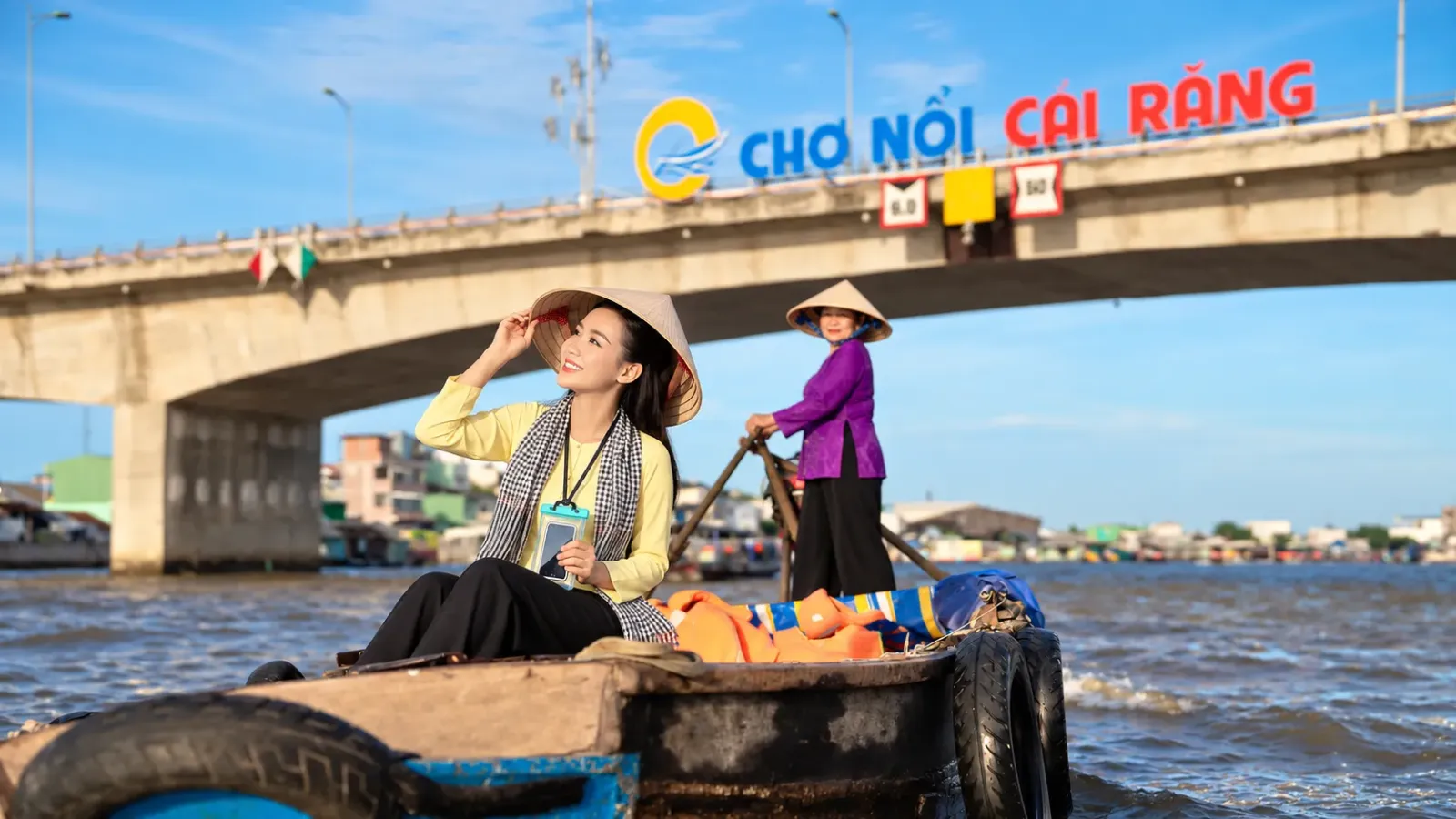 Tham quan chợ nổi bằng ghe xuồng
