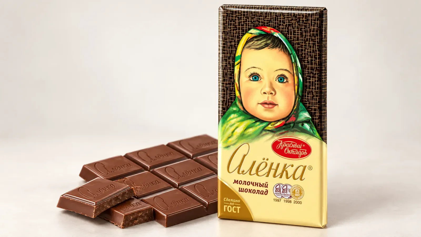 Thanh chocolate Alyonka của Nga còn nguyên bao bì với hình em bé đặc trưng của thương hiệu