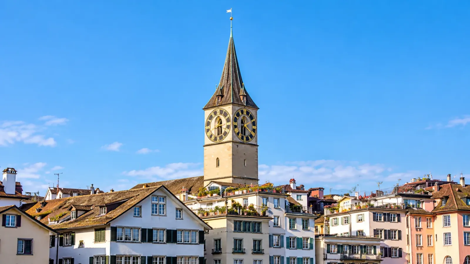 Tháp nhà thờ St. Peter tại Zurich với mặt đồng hồ lớn nổi bật