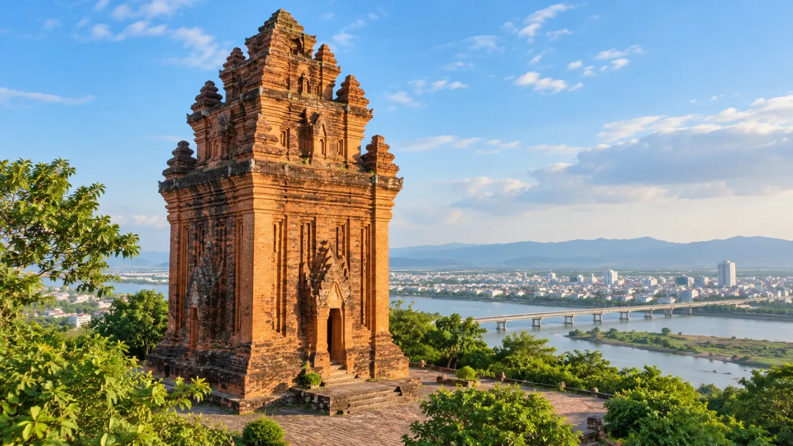 Tháp Nhạn là công trình kiến trúc Chăm tiêu biểu, lưu giữ dấu ấn lịch sử và văn hóa trên vùng đất Phú Yên