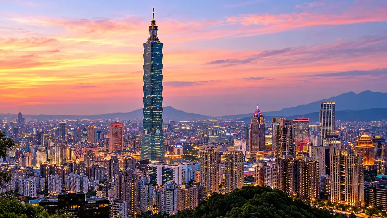 Tháp Taipei 101 nổi bật giữa những tòa nhà cao tầng tại Đài Bắc Đài Loan