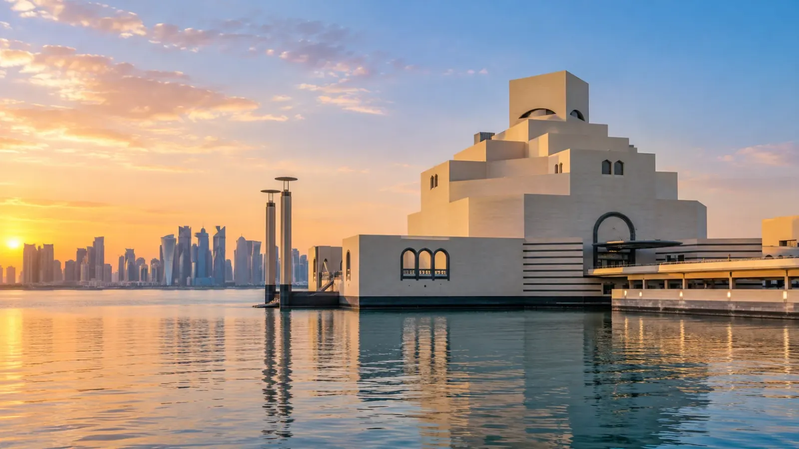 Tòa nhà Bảo tàng Nghệ thuật Hồi giáo MIA ở Doha với kiến trúc hình học bên mặt nước