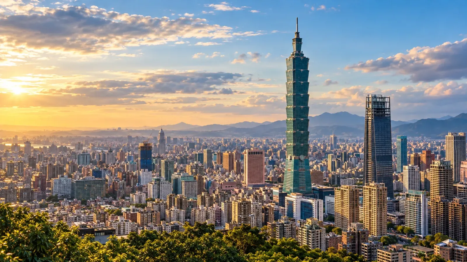 Toàn cảnh khu trung tâm Đài Bắc với tòa tháp Taipei 101 nổi bật giữa các công trình đô thị