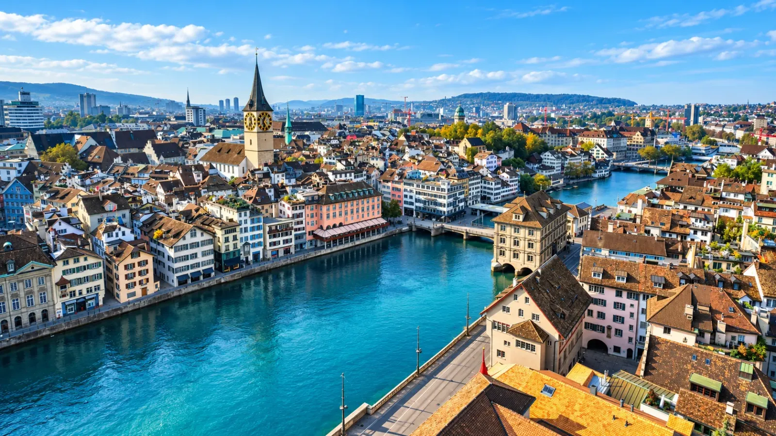 Toàn cảnh thành phố Zurich với sông Limmat, những mái nhà cổ và các công trình lịch sử