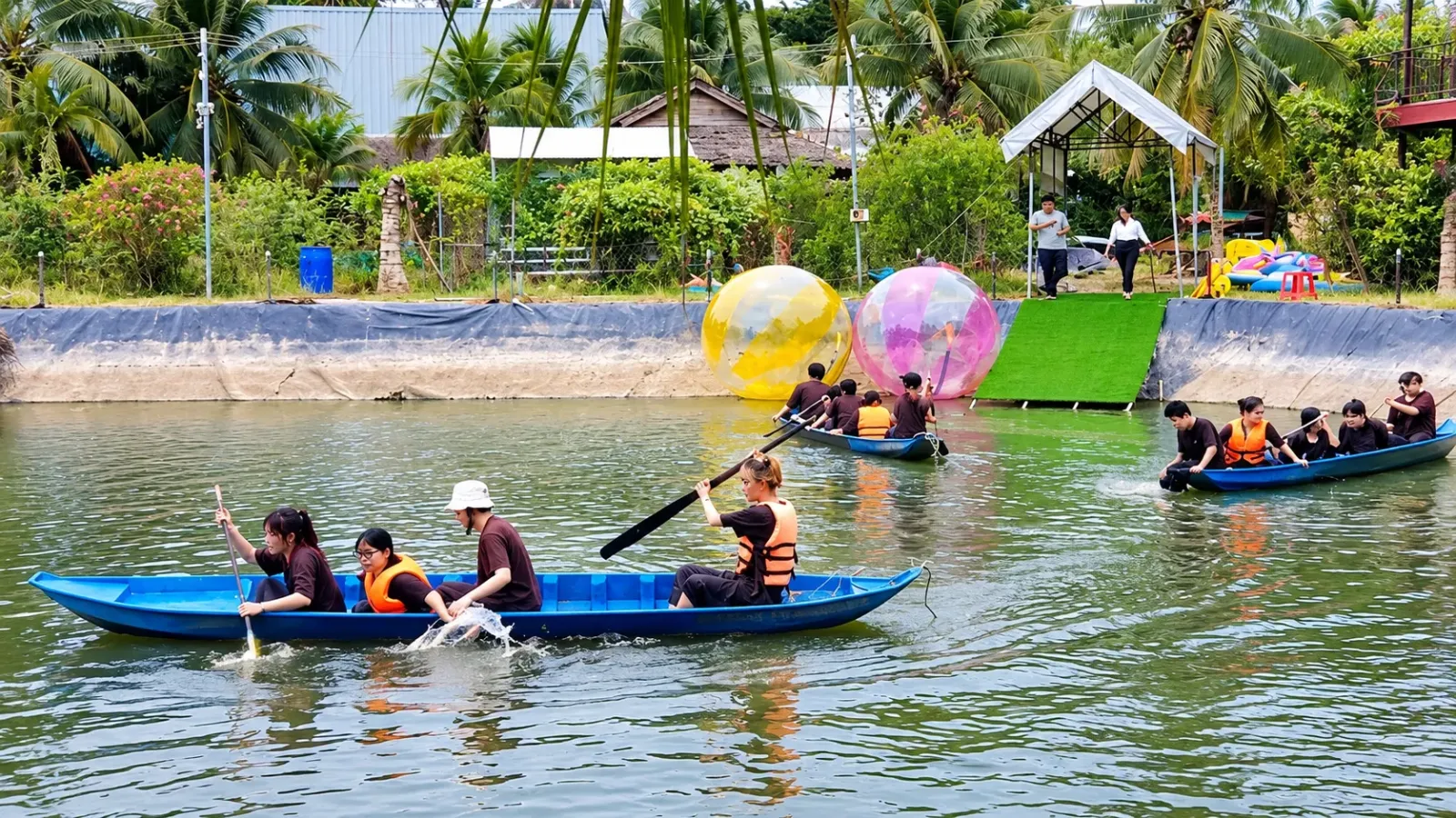 Trải nghiệm chèo xuồng trong không gian sông nước tại Phú An Khang