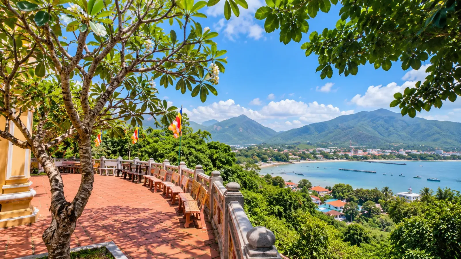 Vân Sơn Tự Chùa Núi Một nhìn ra biển và khu vực Côn Đảo