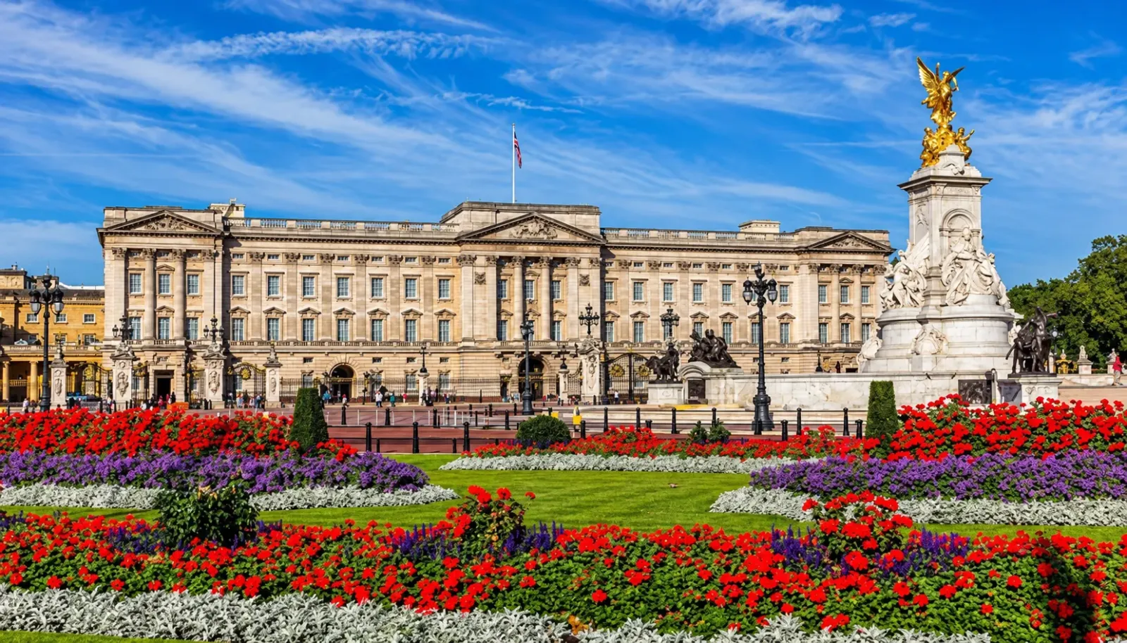 cung-dien-buckingham-dau-an-hoang-gia-giua-long-london